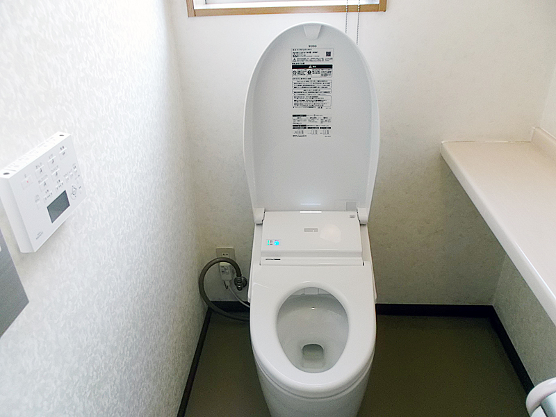 タンクレスで室内広々ゆったりトイレユニット